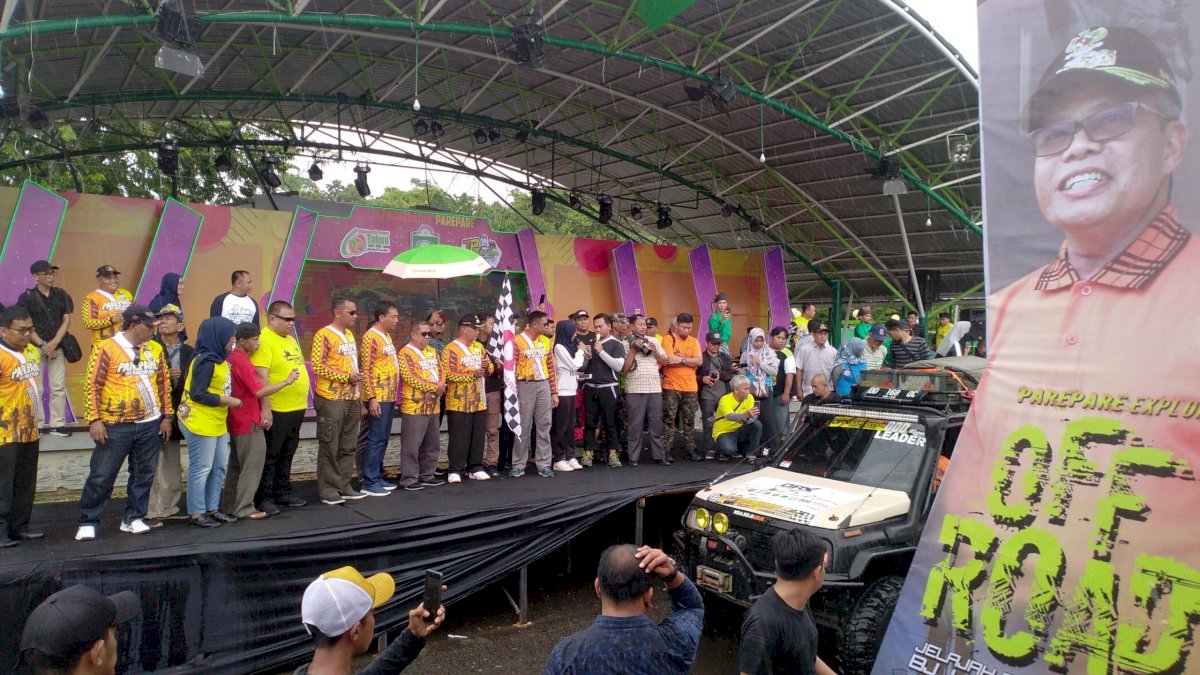 Wawali Parepare Lepas Peserta Off Road Jelajah Bumi BJ Habibie