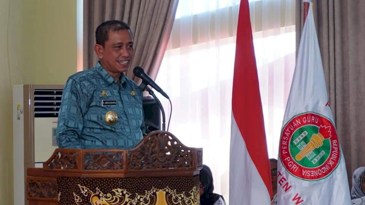 Amran Mahmud Buka Konfrensi PGRI Wajo