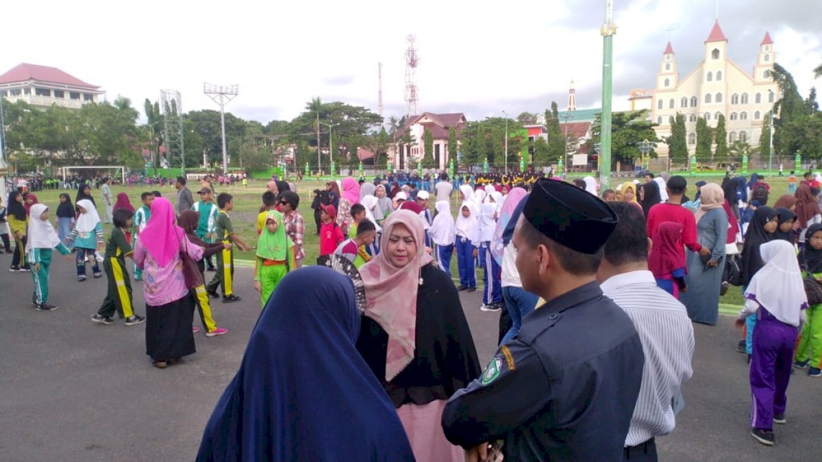 Erna Taufan Semangati Gladi Gebyar Semarak Indonesia Maju di Alun-alun Kota