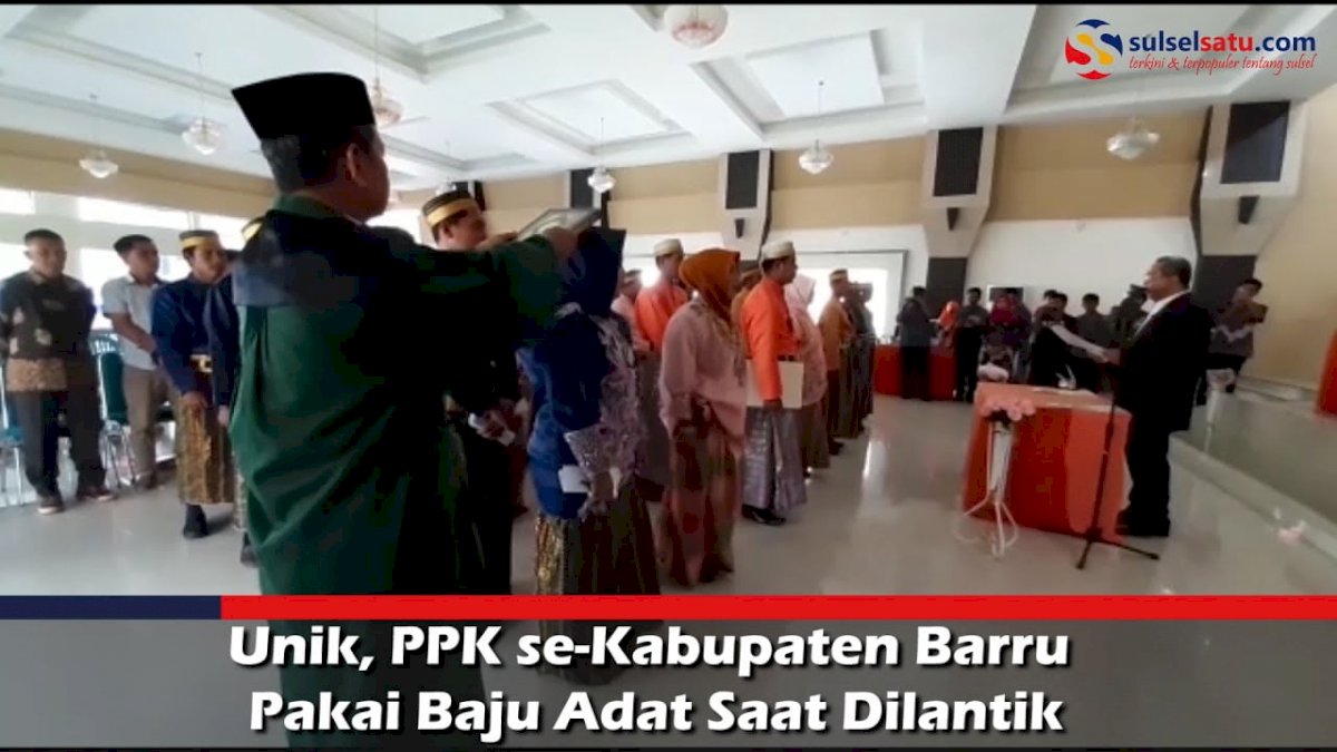 VIDEO: Unik, PPK se-Kabupaten Barru Pakai Baju Adat Saat Dilantik