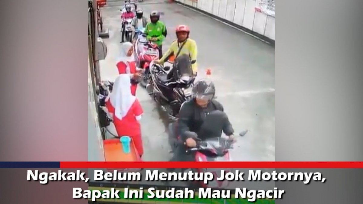 VIDEO: Ngakak, Belum Menutup Jok Motornya, Bapak Ini Sudah Mau Ngacir