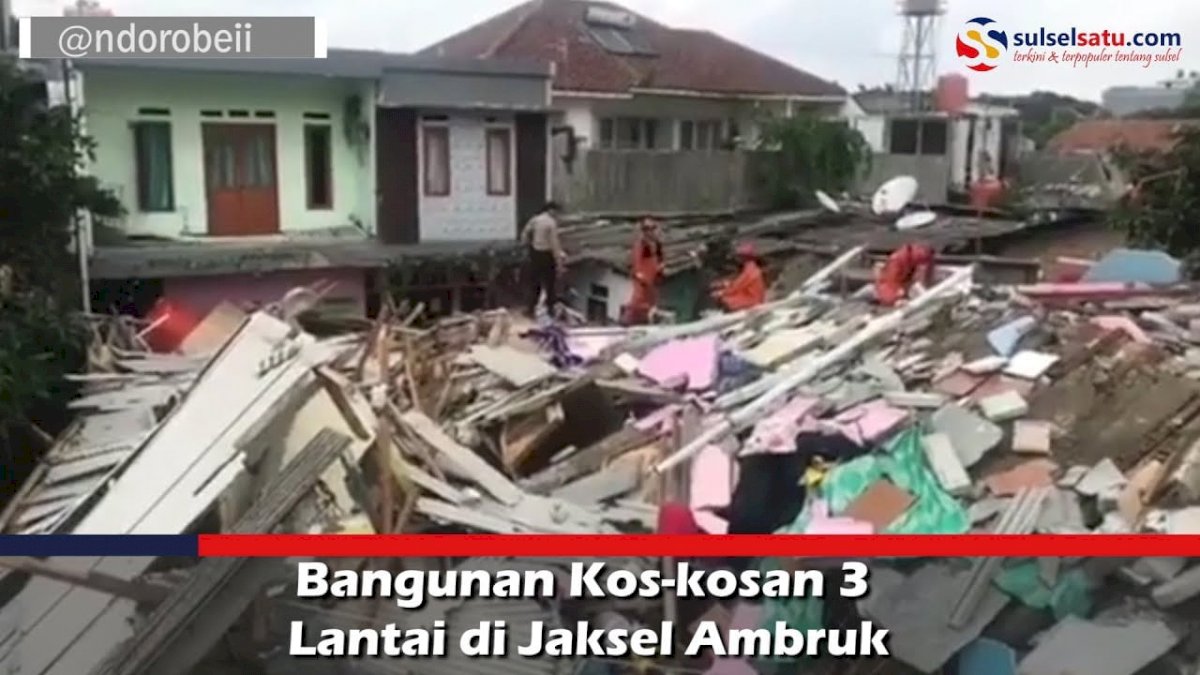 VIDEO: Bangunan Kos-kosan 3 Lantai di Jaksel Ambruk