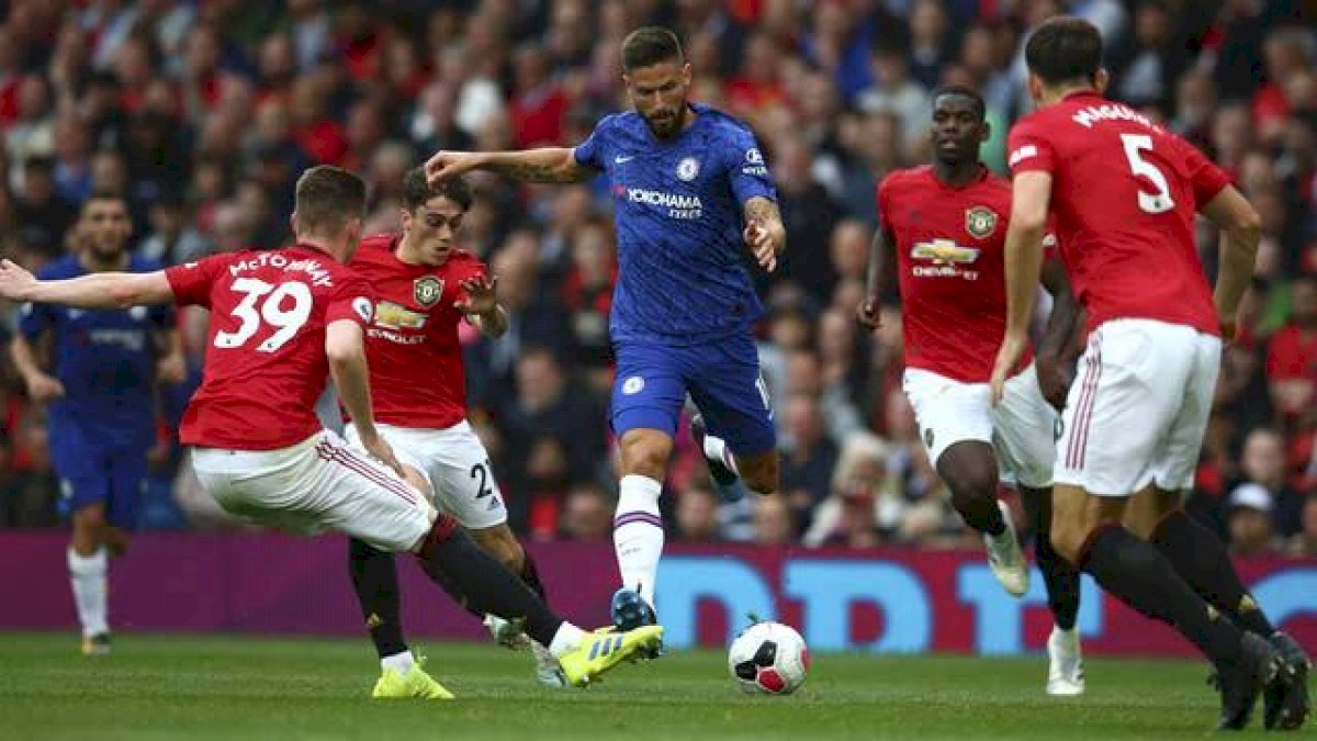 Tiga Kali Diuntungkan VAR, MU Tekuk Chelsea 2-0