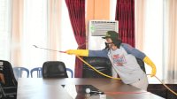 Intansi Pemerintahan dan Tempat Umum di Sinjai Disemprot Disinfektan