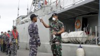 Sandar di Lantamal VI, KRI Kakap-811 Disambut Tembakan Disinfektan