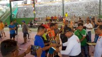 Pangerang Rahim Serahkan Hadiah Pemenang Turnamen Tenis Parepare Cup