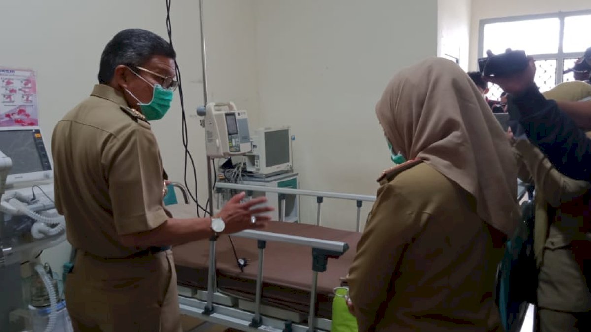 Jadi Rujukan, Taufan Pawe Tinjau Kesiapan RSUD Terima Pasien Corona