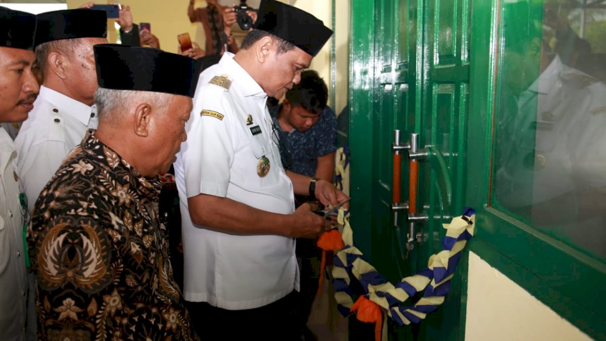Suardi Saleh Resmikan Fasilitas DDI At Taufiq Padaelo