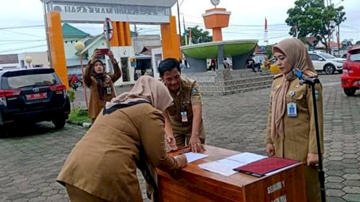 Direktur RSUD Parepare Lantik 43 Karyawan Non Profesi