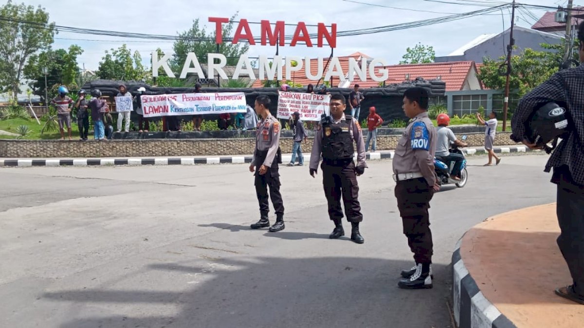 Aksi Solidaritas Pejuang Perempuan di Sinjai Dikawal Ketat Aparat Kepolisian