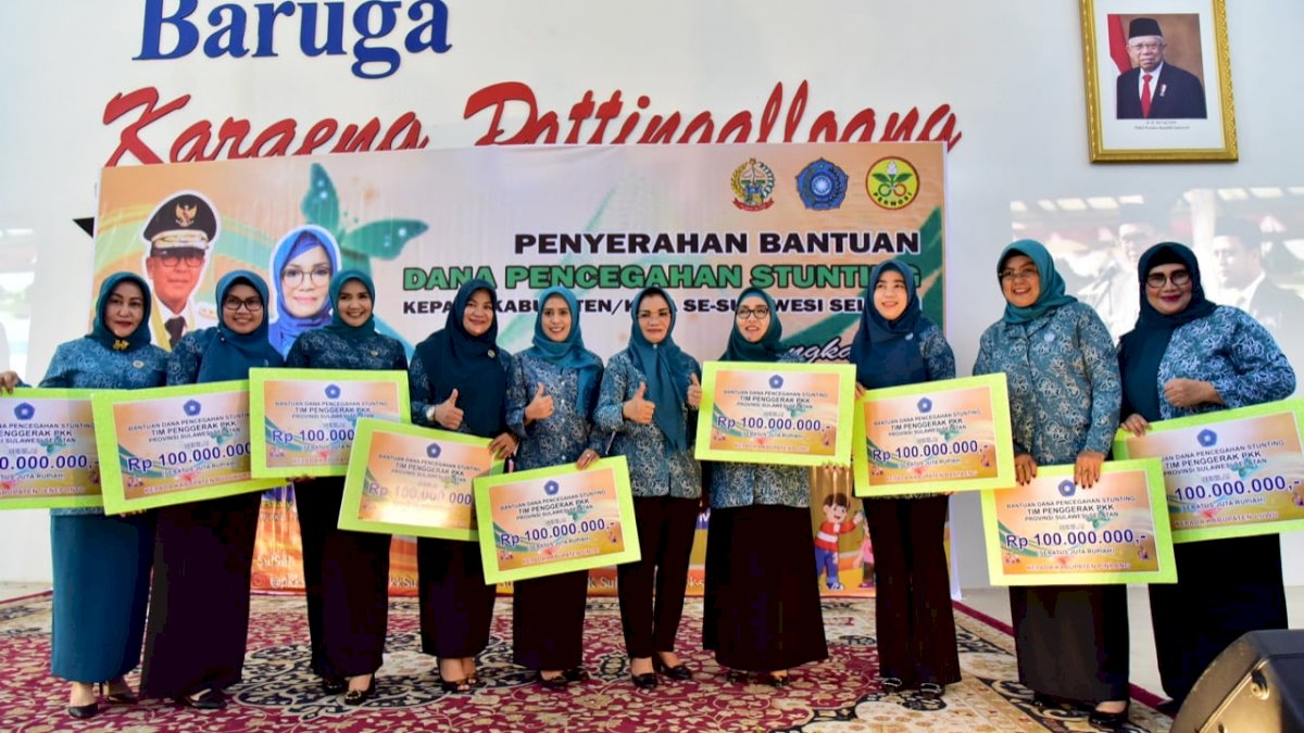 Lies Nurdin Serahkan Dana Penanganan Stunting ke 24 Kabupaten dan Kota