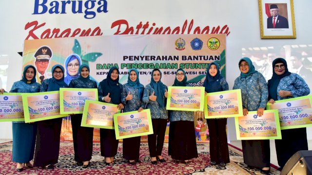 Penyerahan bantuan dana penanganan stunting. (ist)