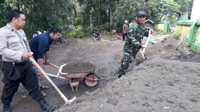 Gotong royong pembangunan masjid di Desa Kanrung, Kecamatan Sinjai Tengah, Kabupaten Sinjai. (ist)