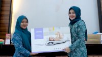 Apresiasi PKK Desa, Priska Serahkan Timbangan Bayi Digital ke Dua Desa di Gowa