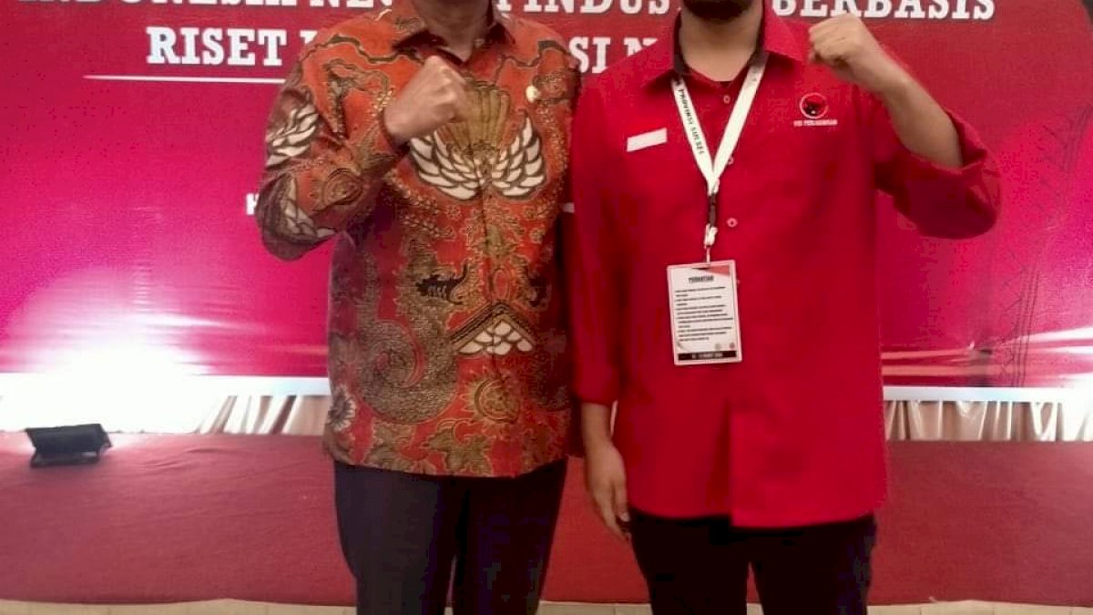 Suardi Saleh-Ogi Foto Salam Komando di Rakerda PDIP
