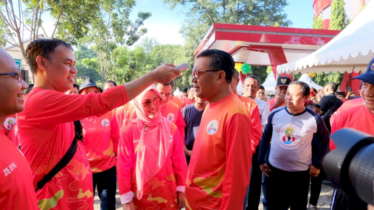 Nurdin Abdullah Cek Suhu Tubuh di Unhas, Ini Hasilnya