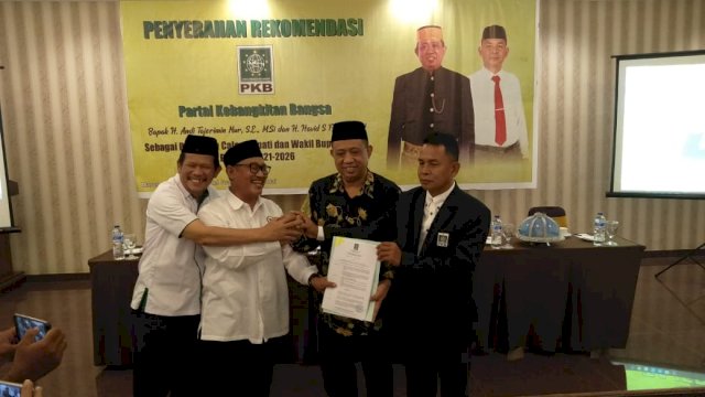 Penyerahan rekomendasi PKB di Pilkada Maros 2020. (Sulselsatu/Indra Sadli Pratama)