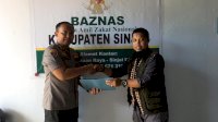 Kapolres Sinjai Serahkan Zakat Profesi Personel Polres ke Baznas