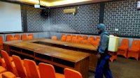 Kantor Bappeda Parepare Disemprot Cairan Disinfektan