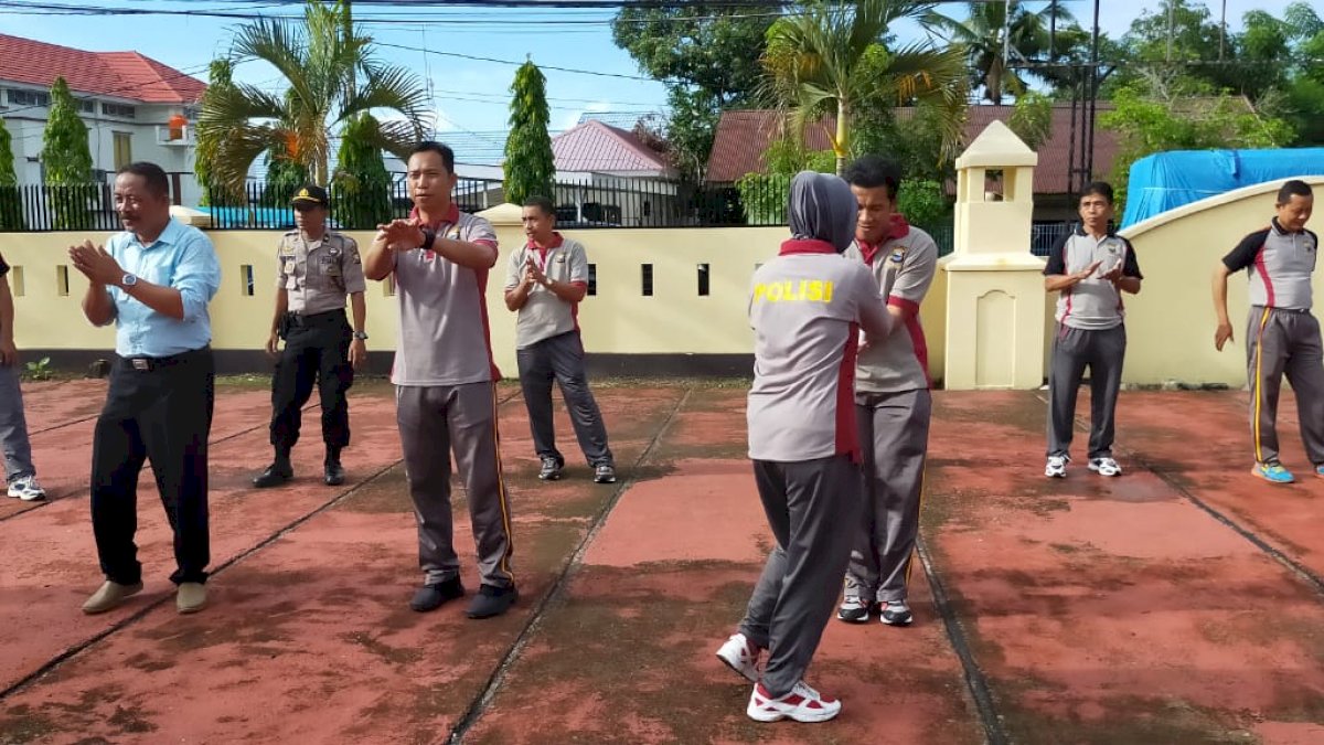 Polres Sinjai Sosialisasikan Enam Langkah Cuci Tangan yang Baik dan Benar