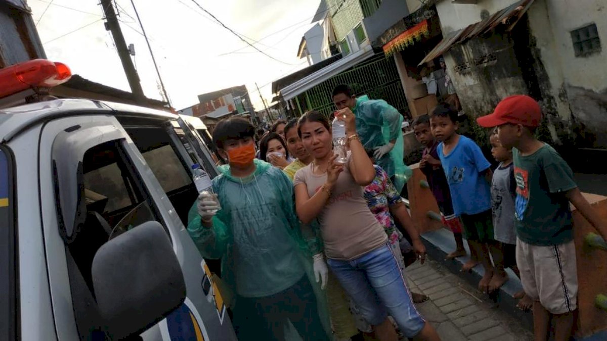 NasDem Peduli, Ratusan Botol Cairan Disinfektan Dibagikan Secara Gratis