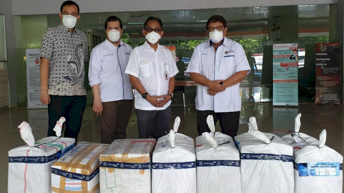 Semen Tonasa Salurkan Bantuan APD Melalui Tim Satgas Covid-19 Unhas