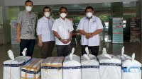 Semen Tonasa Salurkan Bantuan APD Melalui Tim Satgas Covid-19 Unhas