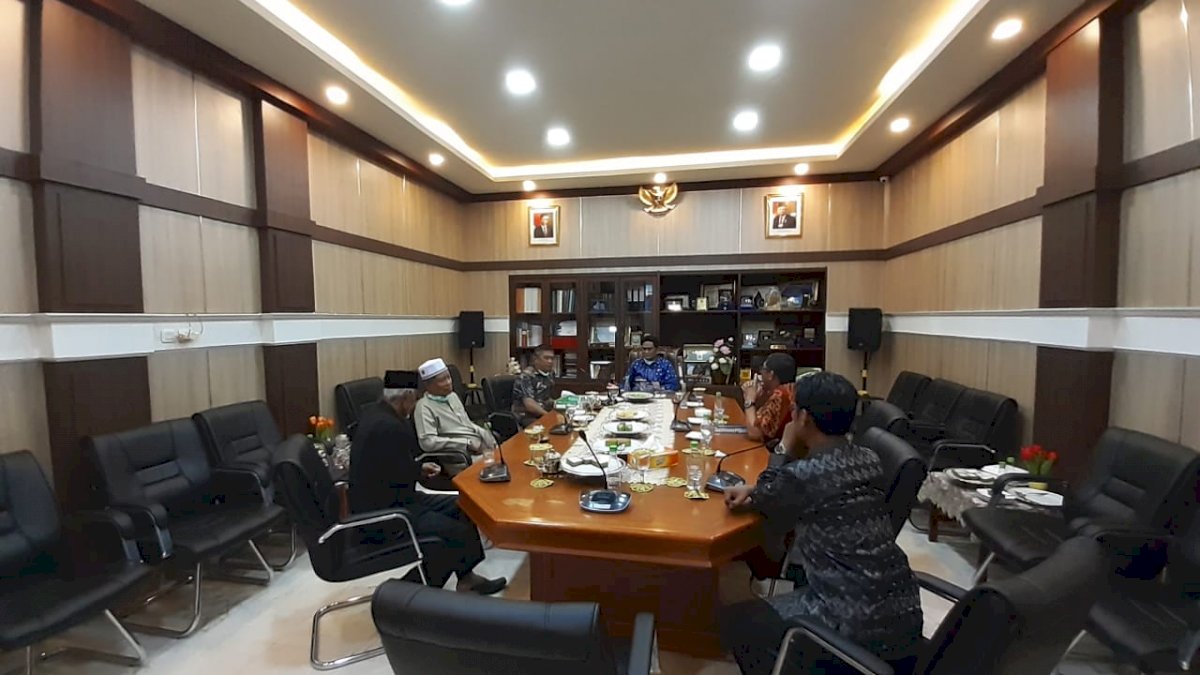 Pemkab dan MUI Barru Sepakat Salat Jumat Sementara Ditiadakan