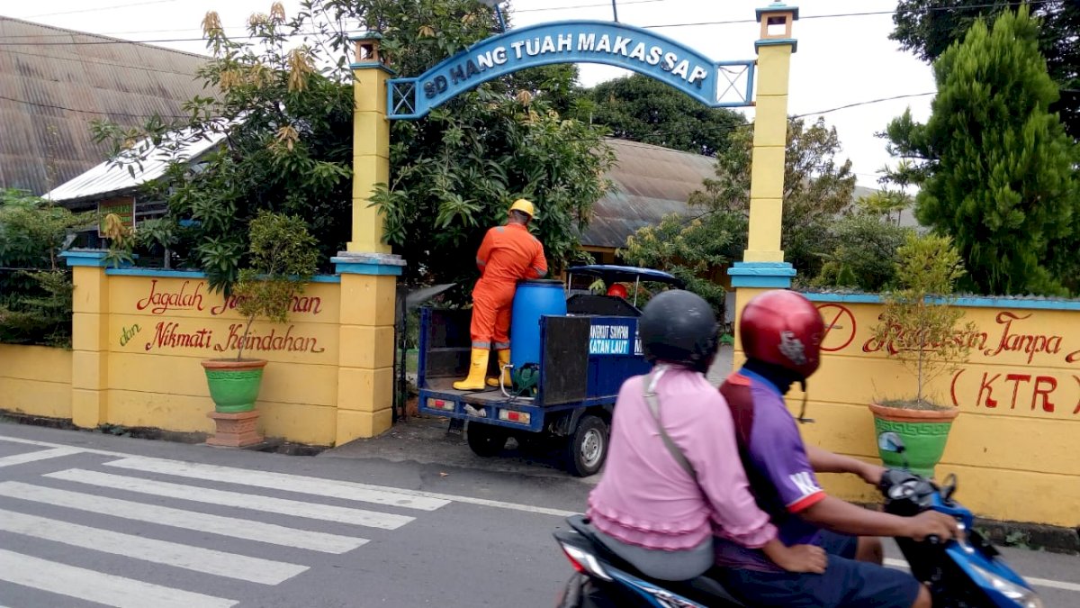 Satgas Covid-19 Lantamal VI Sterilkan Sekolah Hang Tuah Makassar 