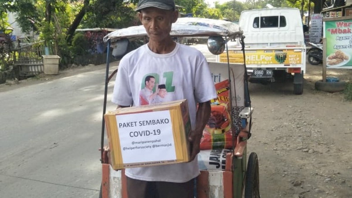 HELPer Indonesia Bersama Panen Pahala dan Bermasjid Salurkan Paket Sembako Covid-19