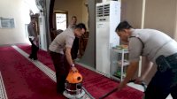 Cegah Corona, Polres Sinjai Lakukan Bersih Lingkungan Mako dan Masjid