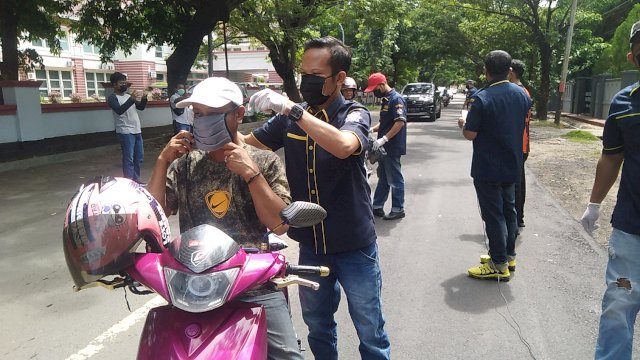 AMPI Jeneponto bagi-bagi masker. (ist)&nbsp;