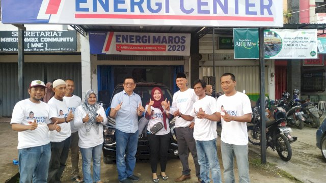 Amirullah Nur Saenong saat meluncurkan mobil rakyat di Posko pemenang Energi Center.(Sulselsatu/Indra Sadli Pratama)
