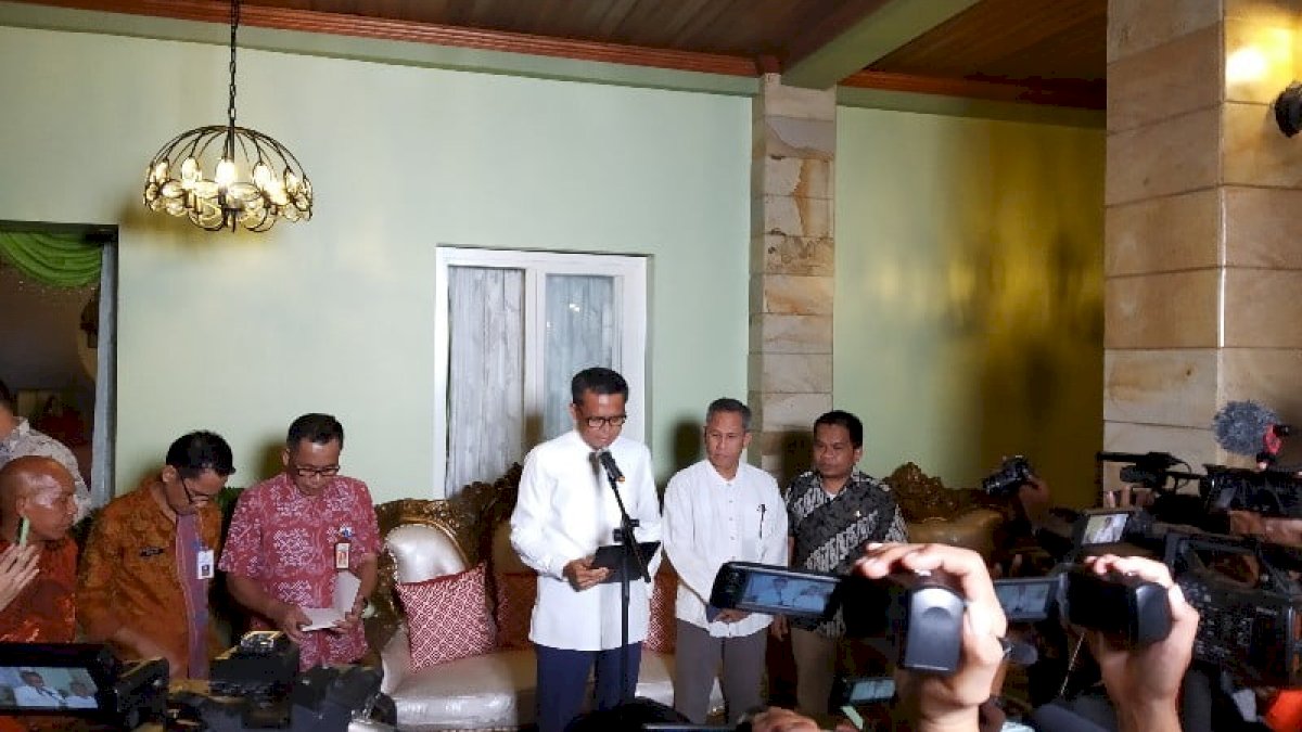 Gubernur Minta Bupati dan Wali Kota Siapkan Akses Informasi untuk Warga Sulsel