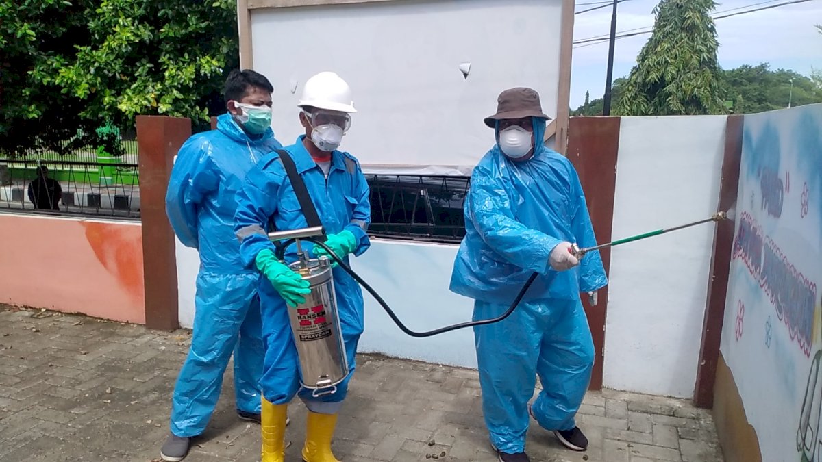 Cegah Covid-19, Kejari-Dinkes Parepare Rutin Lakukan Penyemprotan Desinfektan