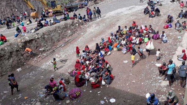Warga mengungsi untuk menghindari ancaman kelompok kriminal bersenjata di Distrik Tembagapura, Papua. (int) 