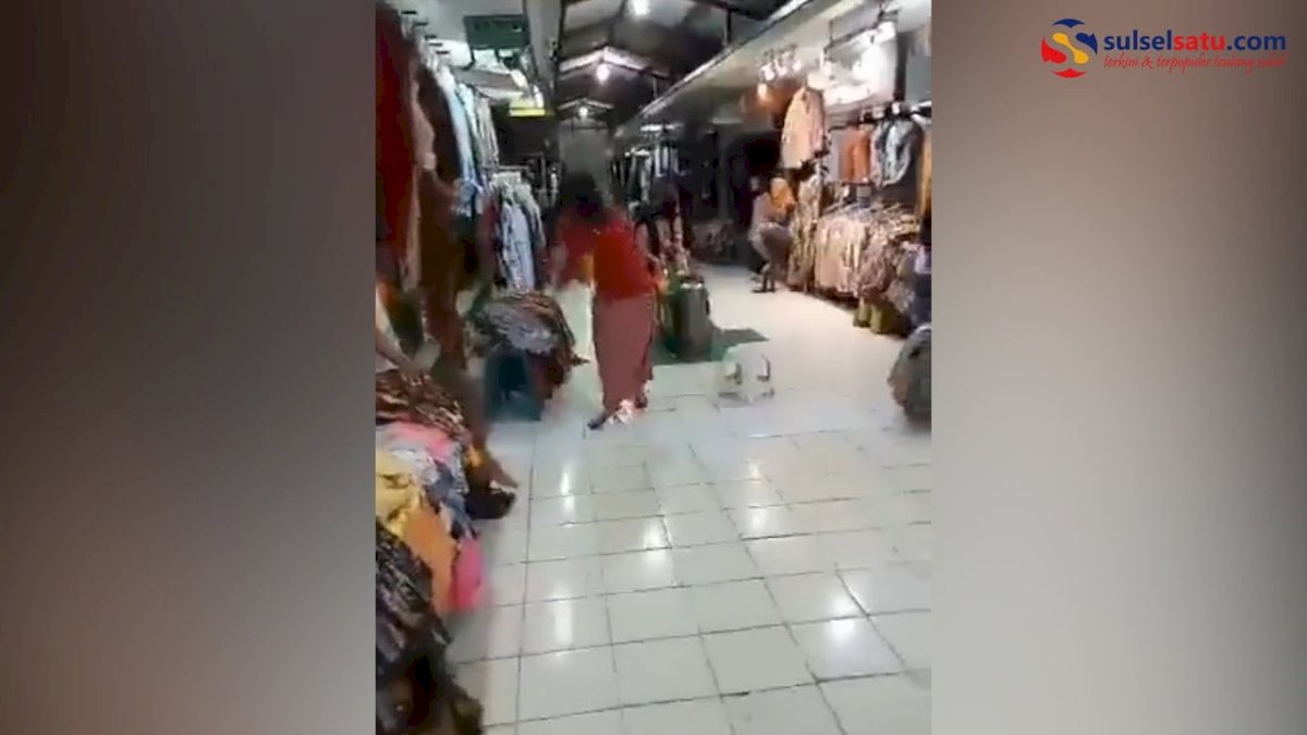 VIDEO: Sepi Pembeli, Pedagang Beringharjo Hibur Diri dengan Bermain