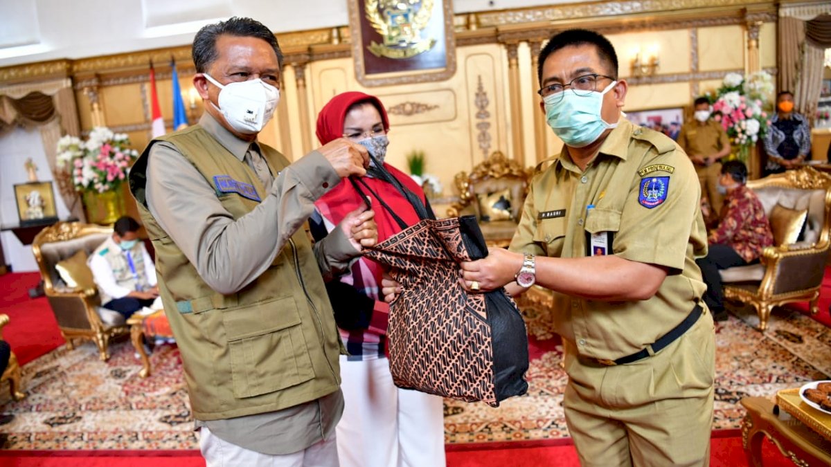 Pemprov Terima Bantuan Sembako dan APD dari BUMN dan Swasta