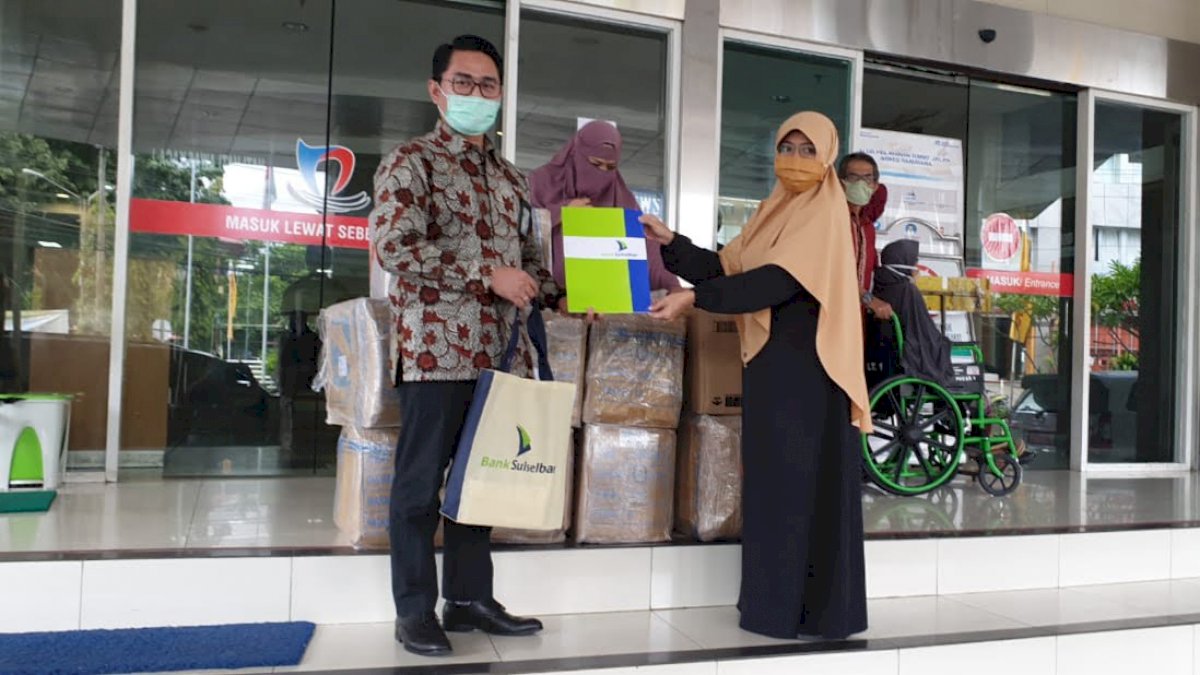 Bank Sulselbar Beri Bantuan APD Senilai Rp80 Juta ke RS Rujukan Covid-19