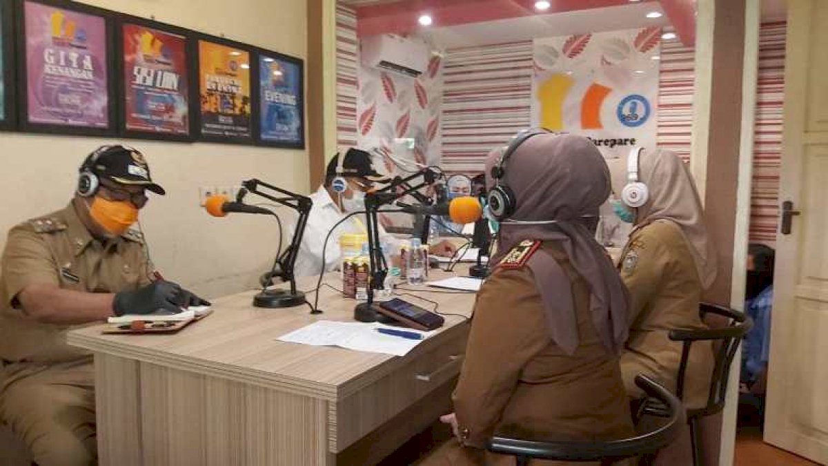 Melalui Dialog Interaktif, Taufan Imbau Masyarakat Parepare Terapkan Social Distancing