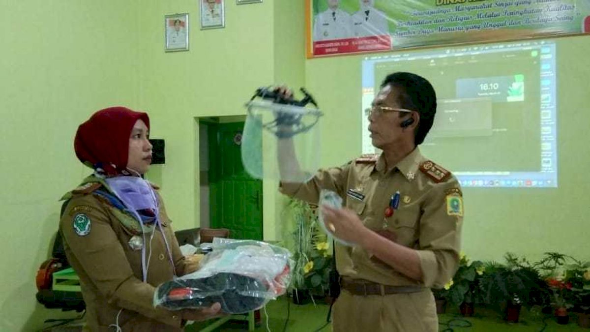Diskes Sinjai Bekali Seluruh Puskesmas dengan APD