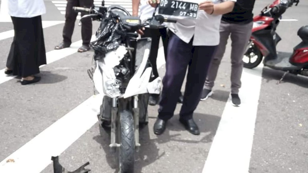 Mobil Kadis Sosial Parepare Tabrak Pengendara Motor, Satu Orang Meninggal