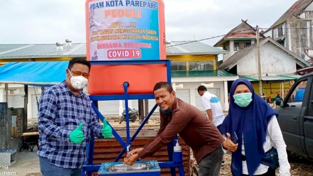 Pasang Wastafel Portabel di Pasar, Taufan Puji Inovasi PDAM Parepare