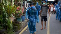 Relawan None Semprot Disinfektan 23 Kelurahan di Makassar