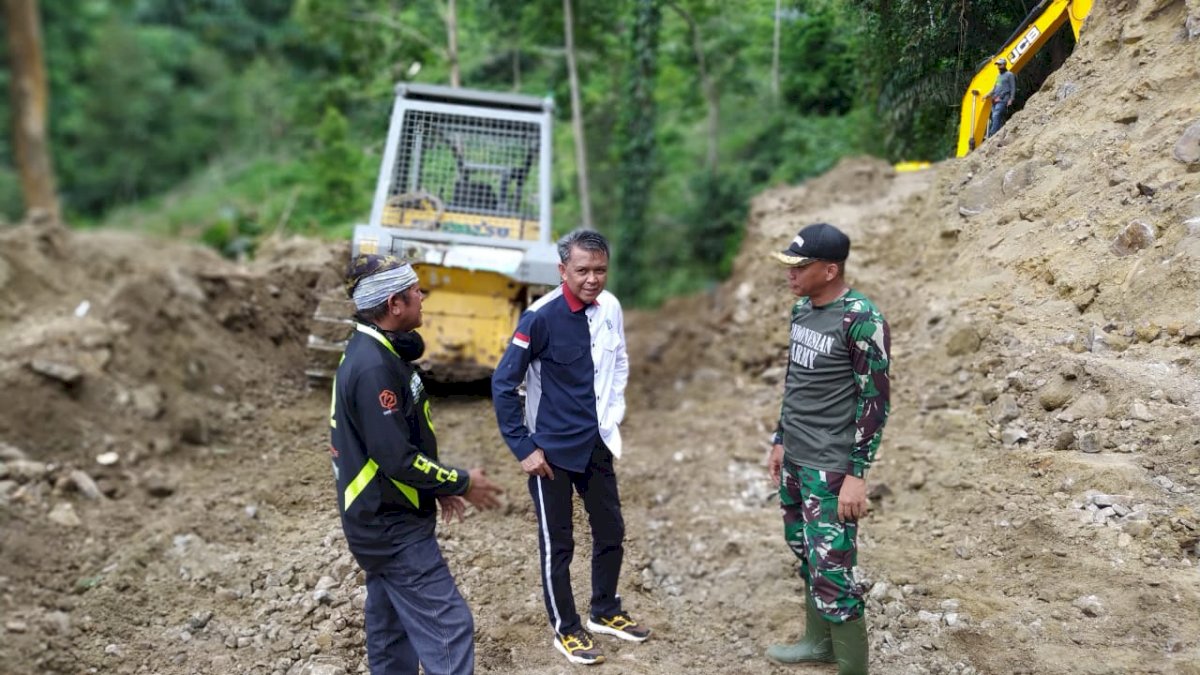 Gubernur Sulsel Tinjau Jalan Pintas Soppeng-Barru
