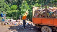 Tanggap Keluhan Warga, DLH Parepare Bersihkan Tumpukan Sampah