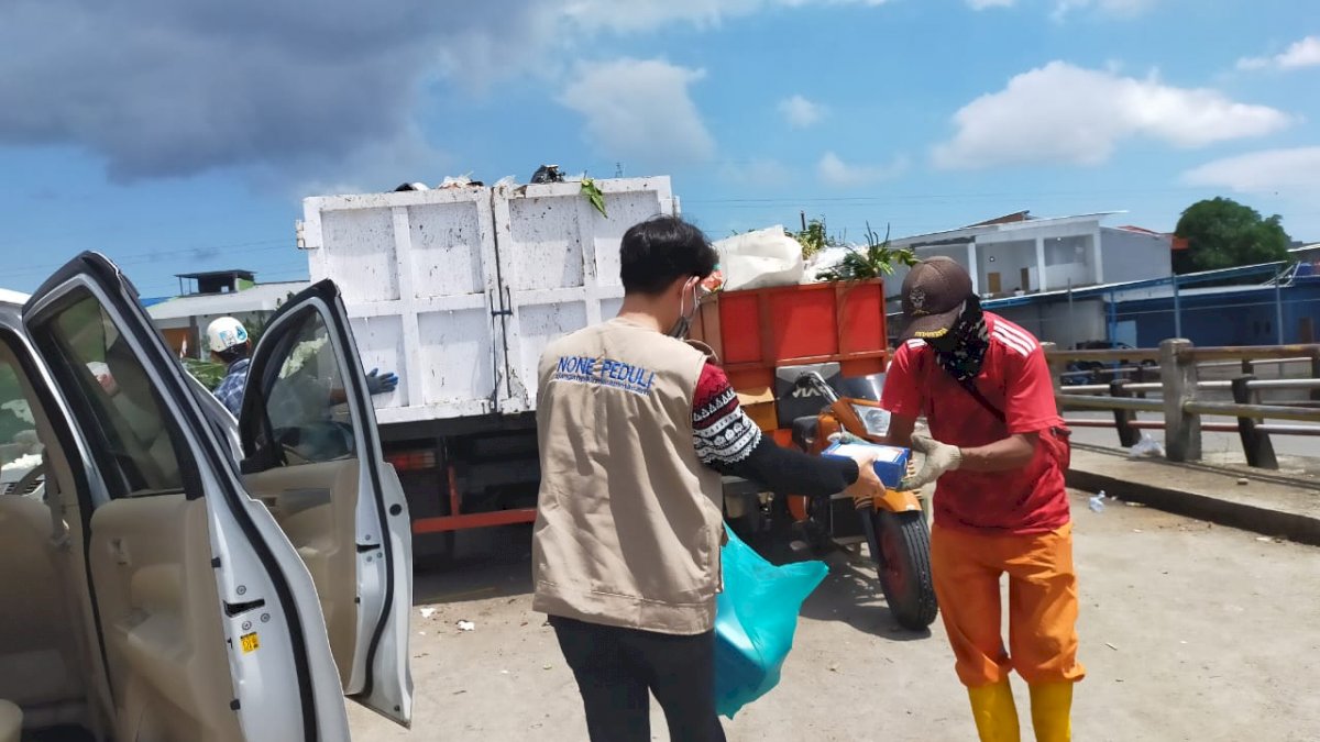 None Peduli Berbagi Nasi Kotak