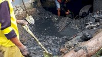 Petugas Kebersihan Parepare Rutin Keruk dan Bersihkan Sampah