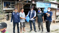 Syahar Salurkan Ratusan Paket Sembako ke Warga Terdampak Covid-19 di Sidrap