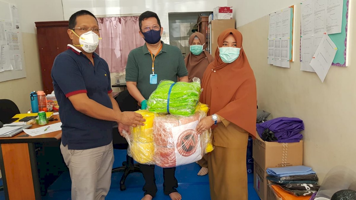 None Pimpin Langsung Pendistribusian APD ke RS